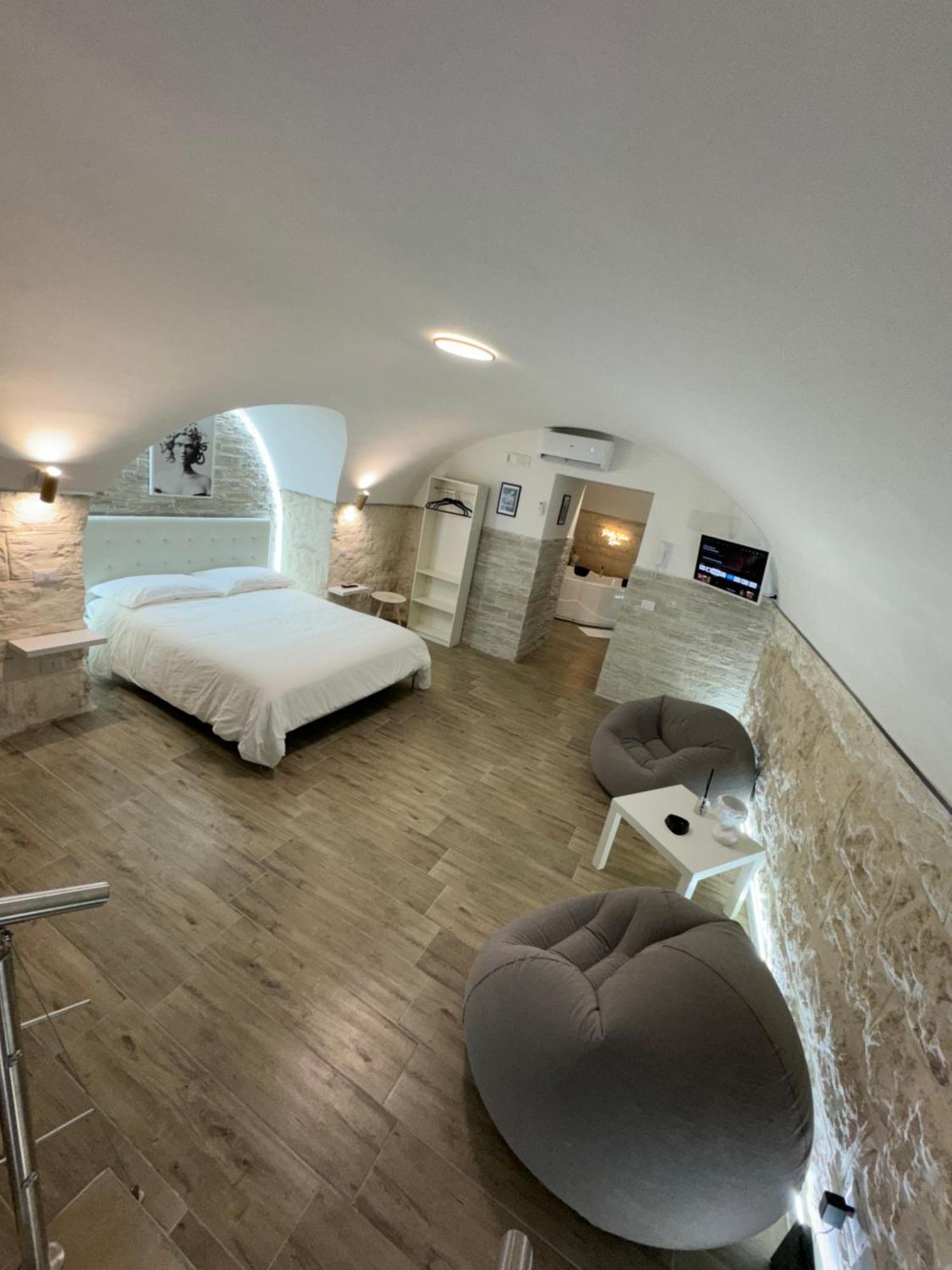 Pietra Viva Room Bari Esterno foto